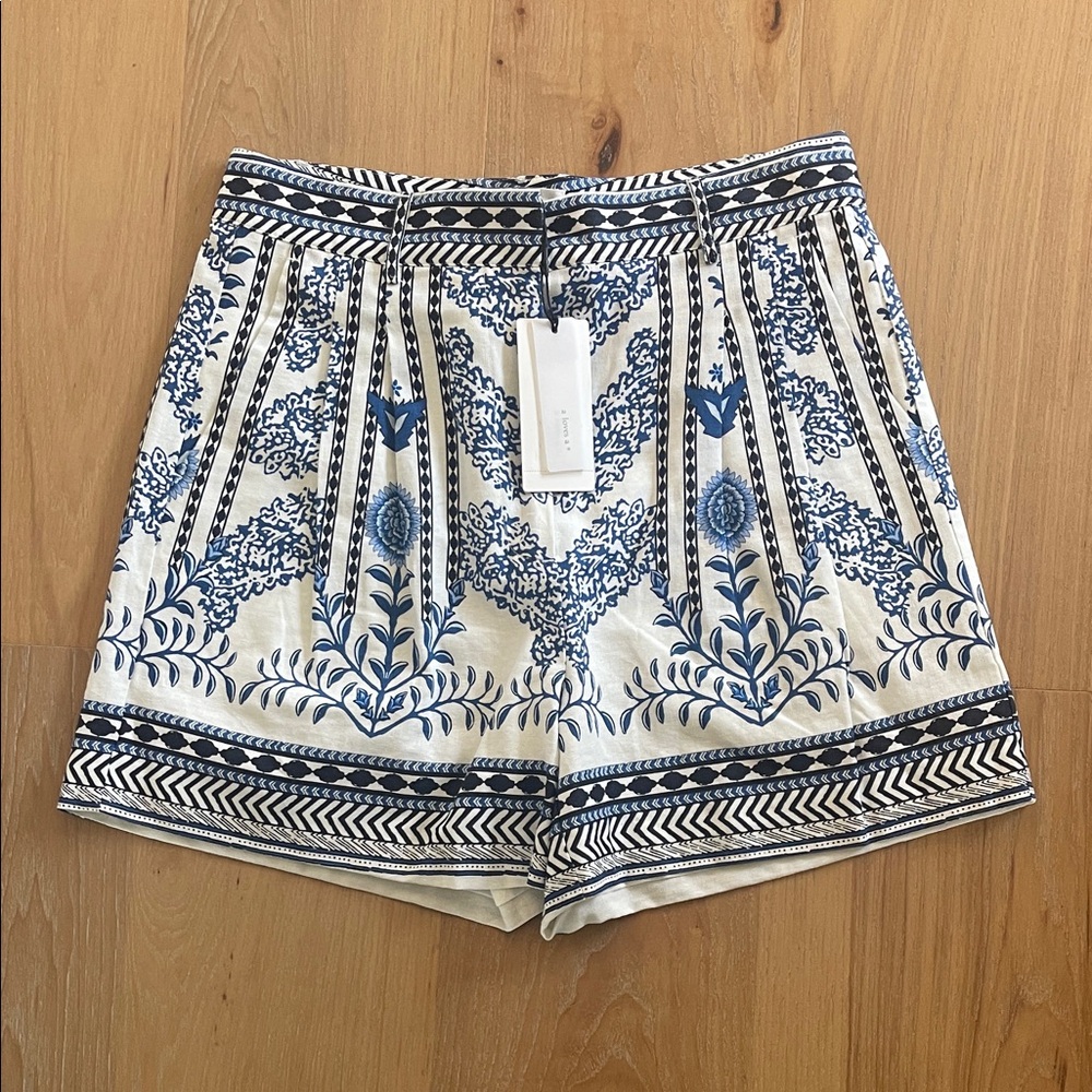 a loves a Pleated Shorts